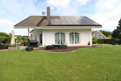 Hier beginnt Ihr neues Leben - Charmantes Haus mit Traumgrundstück in Albstadt