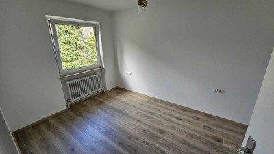 Helle 2-Zimmer-Wohnung mit Balkon und Einbauküche - nähe Bahnhof