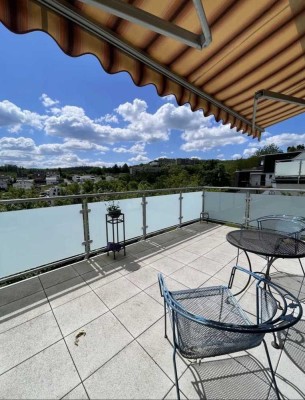 Tolle 2-Zimmerwohnung mit großer Terrasse, Stellplatz & Garage, EBK, Keller & teilrenoviert
