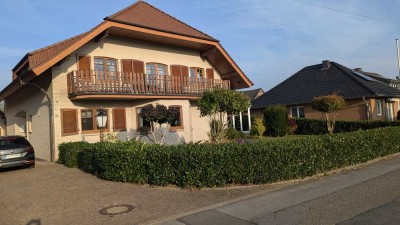 Lage, Lage, Lage !!! Traumhafte geräumige 2-Z., 2-Balkone mit Ausblick,