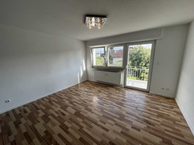 Erstbezug nach Sanierung mit EBK und Balkon: ansprechende 3-Zimmer-Wohnung in Raunheim