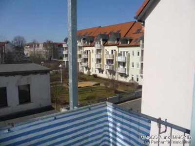 Sonnige 2-Zi.mmer-Dachgeschoss-Wohnung mit Laminat und BALKON zu vermieten!