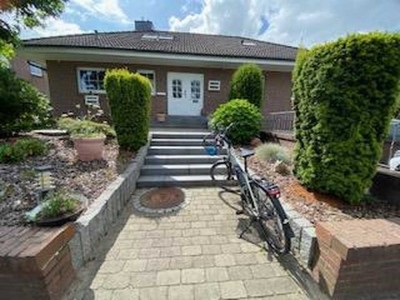 Einfamilienhaus  in Rellingen - Winkelbungalow mit ausgebautem Dachgeschoss
