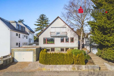 Frei stehendes Einfamilienhaus mit Einliegerwohnung und Garage