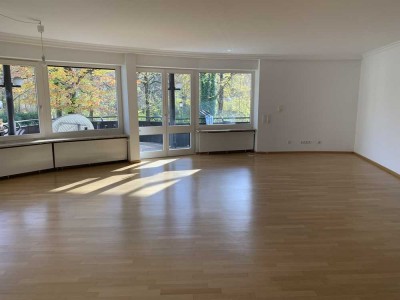 Menterschwaige: Geräumige 4-Zimmer mit Terrassenbalkon! Bis 03/2030