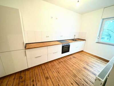 Helle sanierte Altbauwohnung mit Einbauküche und Holzdielen – 52 m², 2 1/2 Zimmer