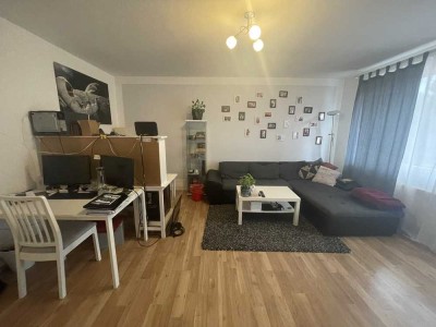 Neuwertige Wohnung mit zweieinhalb Zimmern sowie Balkon und EBK in Würzburg