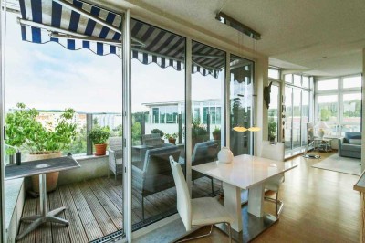 Exklusives Penthouse mit Fahrstuhl, großer Terrasse und Waldblick - nur rund 3 Minuten zum Strand!