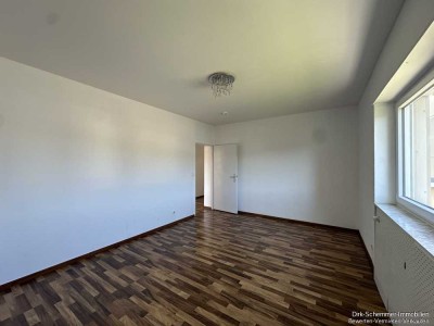RESERVIERT
Gut geschnittene, WG-geeignete 2 Zimmer Wohnung mit 2 Balkonen