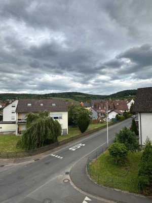 Charmante Dachgeschosswohnung mit Einbauküche und Stellplatz