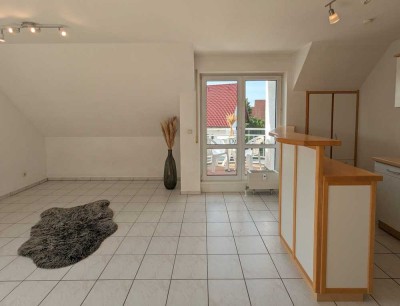 Gepflegte DG-Wohnung in einem Mehrparteienhaus (4 WE) in ruhiger Lage Weißenhorns!