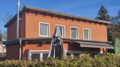 Sanierte freistehende Remise mit 3,5 Zi, Einbauküche und Garten in ruhiger Ortslage!