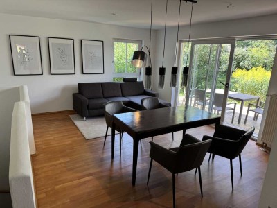Helle, hochwertig ausgestattete 4-Zimmer Wohnung mit eigenem Gartenanteil und Terrasse (98qm)