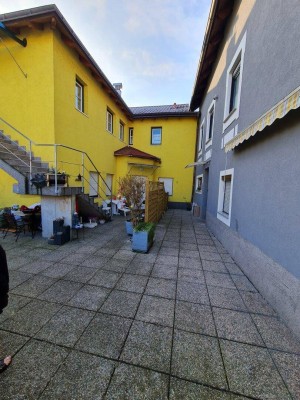 Großzügige 4-Zimmer-Wohnung mit Kamin und Balkon!
