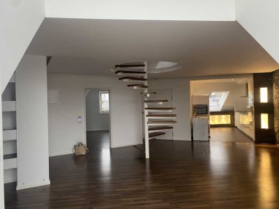 Geschmackvolle 3-Zimmer-Maisonette-Wohnung mit geh. Innenausstattung mit Balkon und EBK