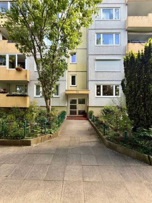 Bezugsfreie 3-Zimmer-Whg. mit Essdiele und Balkon // Helsinkistraße, Kiel