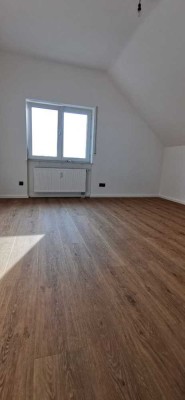 Moderne 4ZW | 93qm | Balkon | 1 km zum S-Bahnhof