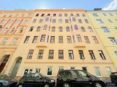 AUSGEZEICHNETE LAGE NÄHE MARIAHILFER STRASSE - DURCHDACHTE RAUMAUFTEILUNG - ALTBAUCHARME AUF 2 ZIMMERN MIT SEPARATER KÜCHE