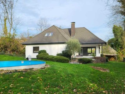 Frisch renoviertes Einfamilienhaus mit viel Platz und großem Garten