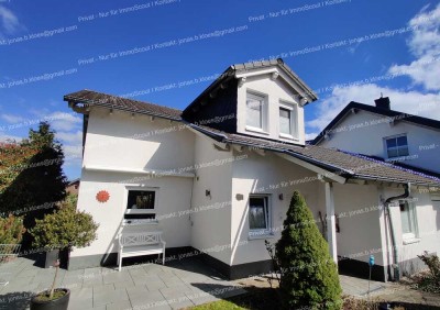 Modernes Einfamilienhaus (2x Terrassen, 2x Stellplätze, FBH, EBK, Holzofen) in bester Lage