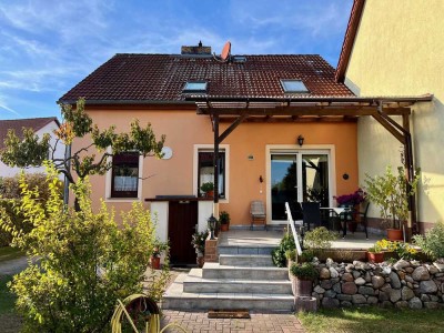 Gemütliches Haus mit 2 Wohneinheiten, 2 Terrassen,  Scheune und großem Garten