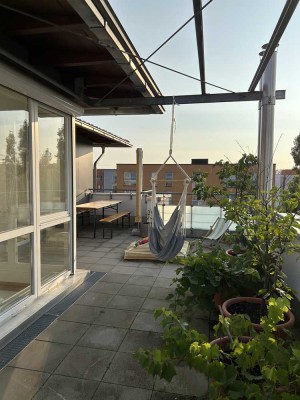 Bezugsfreie 2-Zi-Wohnung mit großer Dachterrasse in München Am Hart, mit EBK, TG-Platz optional