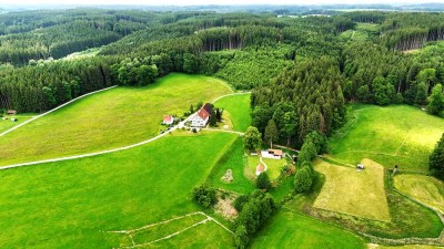 Bauernhaus/Bauernhof kaufen im Allgäu, absolute Alleinlage mit ca. 11 Hektar Wiesen für Mensch & Tie