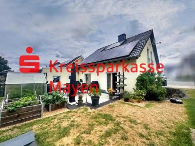 Freistehendes Einfamilienhaus mit Garten, Garage & Photovoltaik