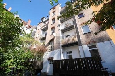 Lichtdurchflutete Altbauwohnung mit Balkon in Schoppershof