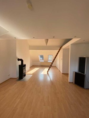 Coole DG-Wohnung mit Blick auf den RWE-Turm