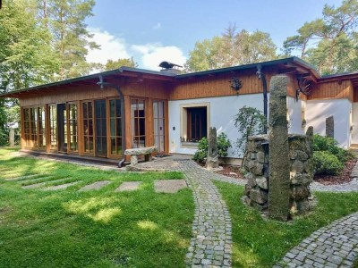 Moderner Bungalow in idyllischer Alleinlage im Wald!