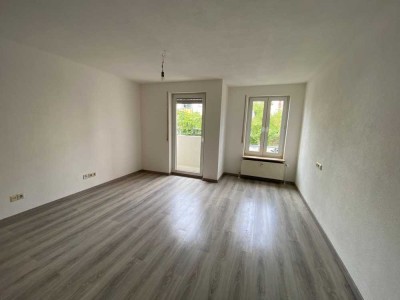 Helle, modernisierte und möblierte 1-Z. Single Wohnung mit Balkon in Plochingen