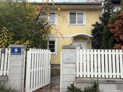 Einfamilienhaus/Reihenhaus Nähe Alte Donau und U1 - 6 Min. zur Vienna International School und U1 Kagran, 10min zur VIC, UNO (Modernisierung laufend) / Single-Family Townhouse Near the Old Danube and U1 - 6 Min to Vienna International School and U1 Kagran