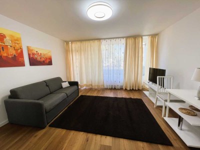 !!! Voll möblierte, sanierte, superhelle 1-Zi-Wohnung in Top-Lage !!!