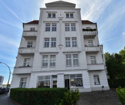 Erstbezug nach Kernsanierung - Möblierte 2 Zimmer Wohnung mit Balkon und EBK direkt am Kudamm
