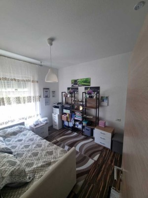 Geschmackvolle 3-Raum-Erdgeschosswohnung mit Balkon und Einbauküche in Oppenweiler