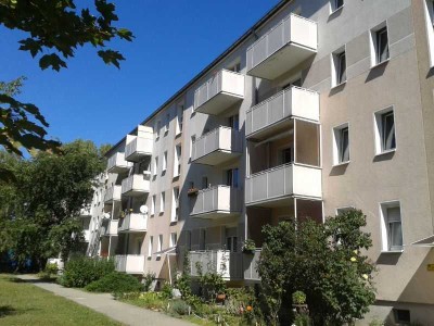 Gestalten Sie mit! 2 Zimmer-Wohnung im 1. OG mit Balkon in Merseburg