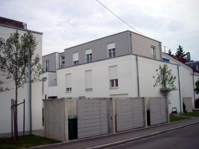 Helle, hochwertige 2 ZKB Whg., mit 20 qm Dachterrasse, EBK und TG, in Kürze frei!