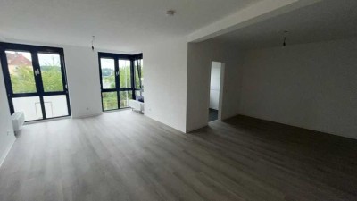 * renovierte 3 ZIMMER Wohnung mit großer FENSTERFRONT * 1. OG mit AUFZUG * zentrale Lage SB-Malstatt