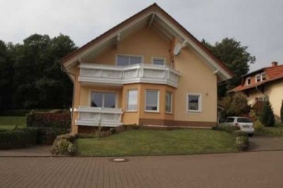 Freistehendes Zweifamilienhaus mit Garten in ruhiger Lage - Nähe Bostalsee