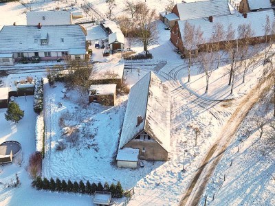 Grundstück bebaut mit einem ehem. Wohnhaus in Seenähe