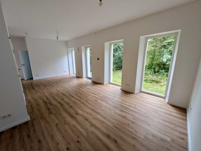 Kernsanierte 2-Zimmer-Wohnung mit eigenem Garten – ruhige aber zentrale Lage