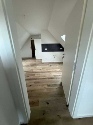 Sanierte 2 Zimmer Wohnung im DG in Nomborn zu vermieten