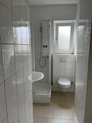 Wohnung mit Wohnküche und modernem Badezimmer in ruhiger und dennoch zentraler Lage!