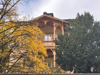 AM NEUTOR: Charming 3-Zimmer-Altbau-Dachgeschoßwohnung in Ceconi-Villa