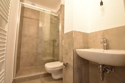 Saniert! Moderne 2-Zi-Whg mit Balkon am Beecker Marktplatz