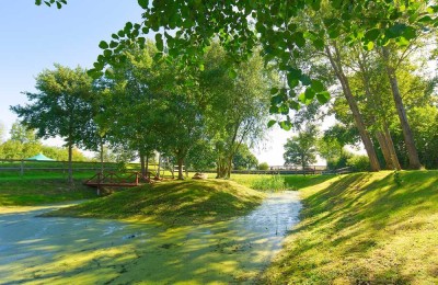 ländliches Anwesen mit parkähnlichem Grundstück, Reitanlage und separatem Gästehaus