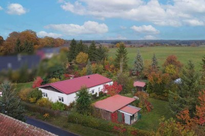 Naturgenuss: Einfamilienhaus im Bungalowstil mit großem Gartengrundstück in Feldrandlage