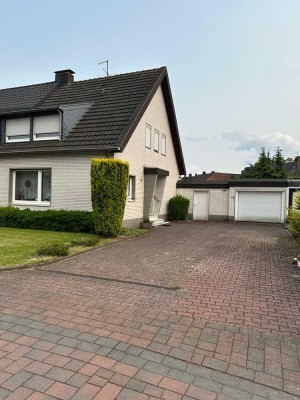 Sanierte Doppelhaushälfte mit Garage in Grefrath ( Kreis Viersen )