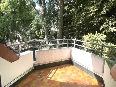 Schicke, großzügige Wohnung mit 2 Balkonen, Aufzug und TG-Stellplatz in der Innenstadt-ruhige Lage!